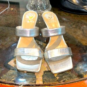 Vince Camuto heels (NWOT)